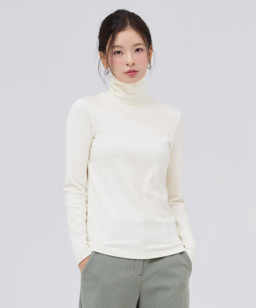 CHASECULT(チェイスカルト)の「共用エッセンシャルタートルネック長袖起毛Tシャツ-アイボリー(Tシャツ/カットソー・メンズ・アイボリー・90/100/95/105)」の5枚目の写真