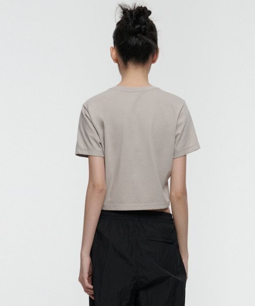 MUSINSA STANDARD WOMAN（ムシンサスタンダードウーマン）の「[クールタンダード] ウィメンズ クルーネック クロップTシャツ [マッシュルーム]（Tシャツ/カットソー・レディース・その他・SMALL/MEDIUM/LARGE/X-SMALL/X-LARGE）」の2枚目の写真