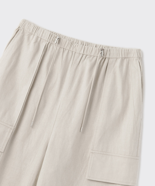 MUSINSA STANDARD WOMAN（ムシンサスタンダードウーマン）の「ウィメンズリネンブレンドワイドカーゴバンディングパンツ[エクリュ]（その他パンツ・レディース・その他・30/28/24）」の4枚目の写真