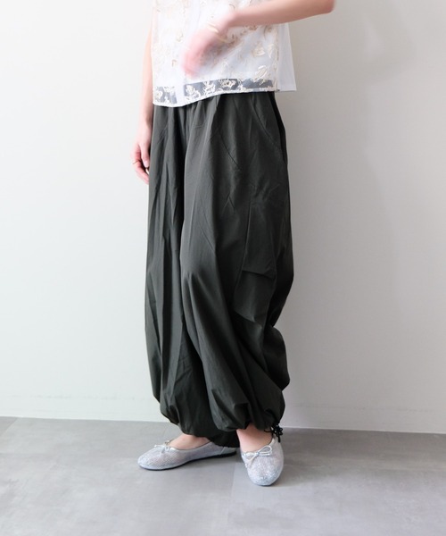 DOLLUPOOPS(ドールアップウップス)の「バルーンシルエットタフタパンツ(その他パンツ・レディース・ブラック/ライトベージュ/カーキ・FREE)」の12枚目の写真