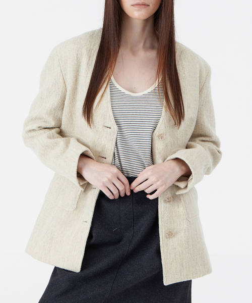 VOYONN(ボヨン)の「ボリュームウールVネックアウター014IV(その他アウター・レディース・アイボリー・LARGE/MEDIUM)」の2枚目の写真