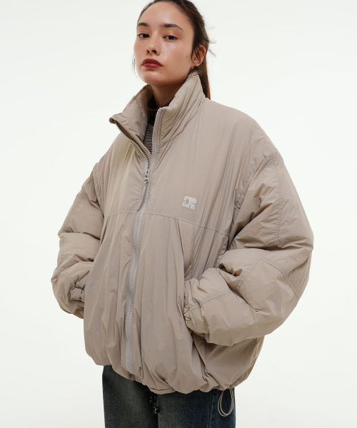 CENTAUR.KR（セントール）の「CENTAUR OVERSIZED PADDED JUMPER_LIGHT BEIGE（ダウンジャケット/コート・レディース・その他・F）」の4枚目の写真