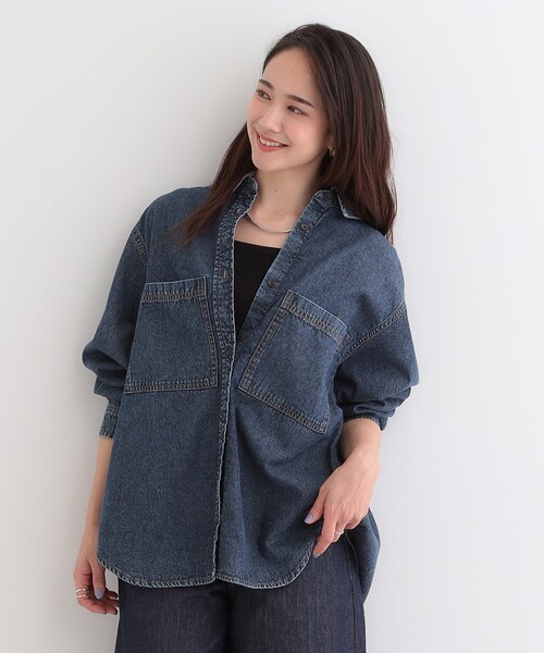 SHOO・LA・RUE（シューラルー）の「【洗濯機可/体型カバー】こなれ感をプラスする BIGポケットやわらかデニムシャツ（シャツ/ブラウス・レディース・ライトグレー/ブルー系その他/ライトブルー・03/02/01/04）」の5枚目の写真