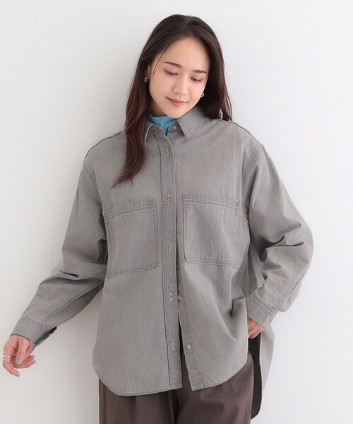 SHOO・LA・RUE（シューラルー）の「【洗濯機可/体型カバー】こなれ感をプラスする BIGポケットやわらかデニムシャツ（シャツ/ブラウス・レディース・ライトグレー/ブルー系その他/ライトブルー・03/02/01/04）」の8枚目の写真
