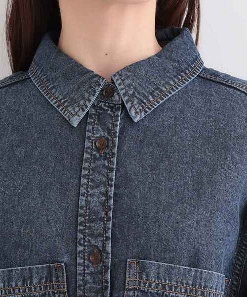 SHOO・LA・RUE（シューラルー）の「【洗濯機可/体型カバー】こなれ感をプラスする BIGポケットやわらかデニムシャツ（シャツ/ブラウス・レディース・ライトグレー/ブルー系その他/ライトブルー・03/02/01/04）」の19枚目の写真