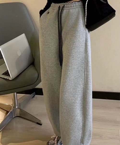 Flugge（フラッジー）の「ワンポイントスウェットパンツ（スウェットパンツ・レディース・アイボリー/グレー・MEDIUM/LARGE）」の3枚目の写真