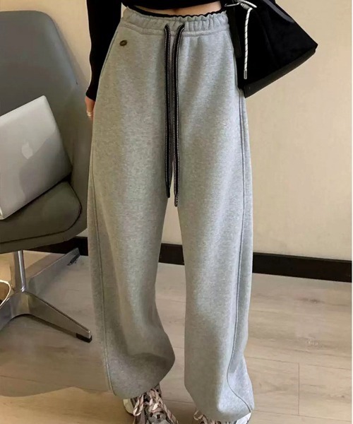 Flugge（フラッジー）の「ワンポイントスウェットパンツ（スウェットパンツ・レディース・アイボリー/グレー・MEDIUM/LARGE）」の4枚目の写真