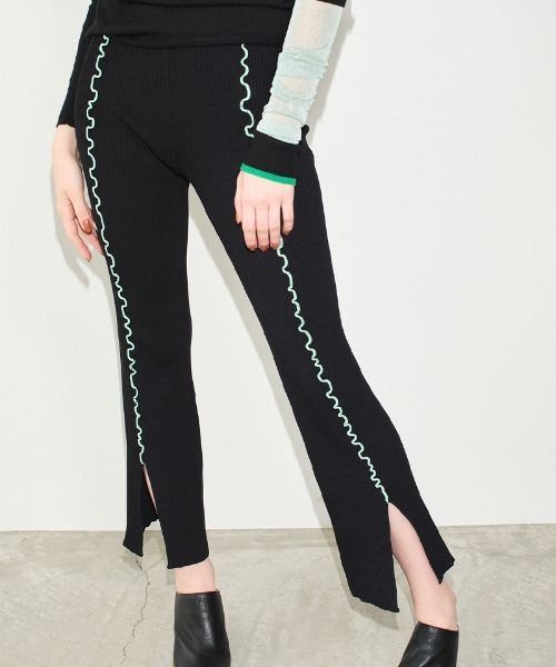 soduk(スドーク)の「【soduk】colored stitch slit knit trousers(その他パンツ・レディース・ブラック/ライトブルー・ONE SIZE)」の2枚目の写真