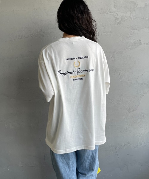 FRED PERRY（フレッドペリー）の「[FRED PERRY/フレッドペリー] 別注 ORIGINAL SPORTSWEAR バック刺繍ロゴTシャツ（Tシャツ/カットソー・レディース・ブラック/ホワイト・L/M/S）」の14枚目の写真