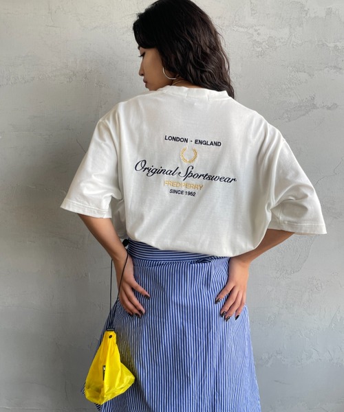 FRED PERRY（フレッドペリー）の「[FRED PERRY/フレッドペリー] 別注 ORIGINAL SPORTSWEAR バック刺繍ロゴTシャツ（Tシャツ/カットソー・レディース・ブラック/ホワイト・L/M/S）」の9枚目の写真