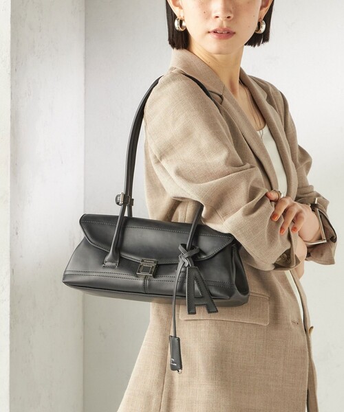 SHIPS(シップス)の「【WEB限定】George Cinq:SHOULDER BAG(S)(ショルダーバッグ・レディース・キャメル/ブラック・ONE SIZE)」の2枚目の写真