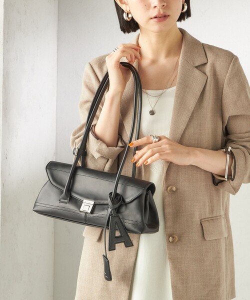 SHIPS(シップス)の「【WEB限定】George Cinq:SHOULDER BAG(S)(ショルダーバッグ・レディース・キャメル/ブラック・ONE SIZE)」の19枚目の写真