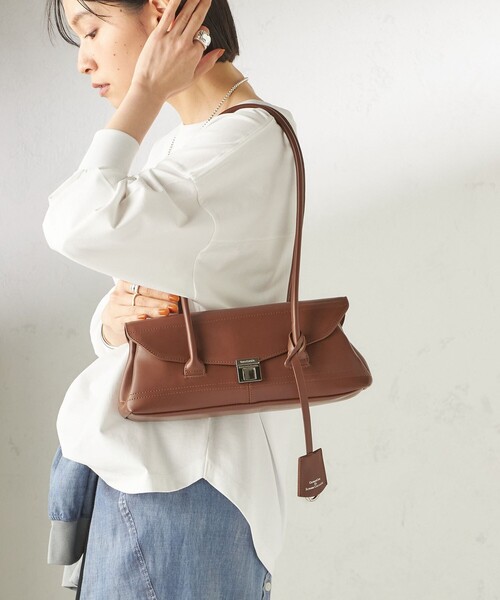 SHIPS(シップス)の「【WEB限定】George Cinq:SHOULDER BAG(S)(ショルダーバッグ・レディース・キャメル/ブラック・ONE SIZE)」の11枚目の写真
