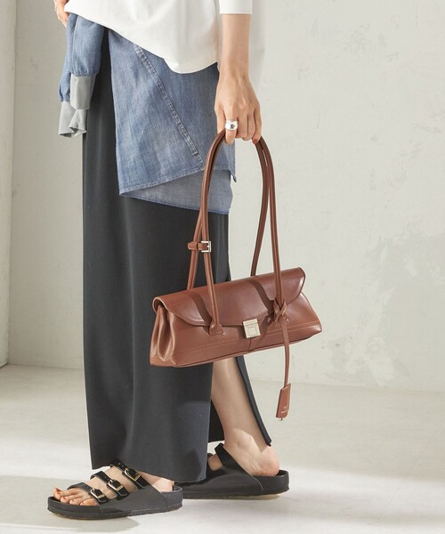 SHIPS(シップス)の「【WEB限定】George Cinq:SHOULDER BAG(S)(ショルダーバッグ・レディース・キャメル/ブラック・ONE SIZE)」の12枚目の写真