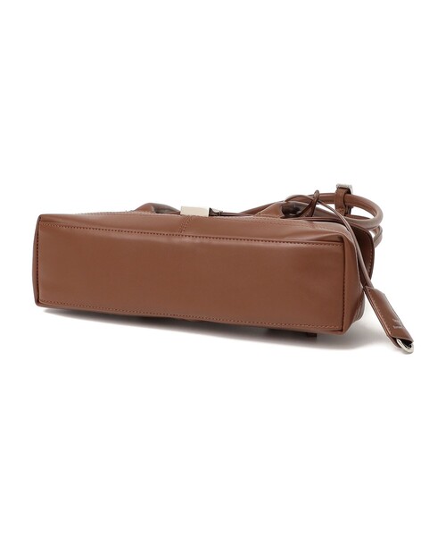SHIPS(シップス)の「【WEB限定】George Cinq:SHOULDER BAG(S)(ショルダーバッグ・レディース・キャメル/ブラック・ONE SIZE)」の4枚目の写真