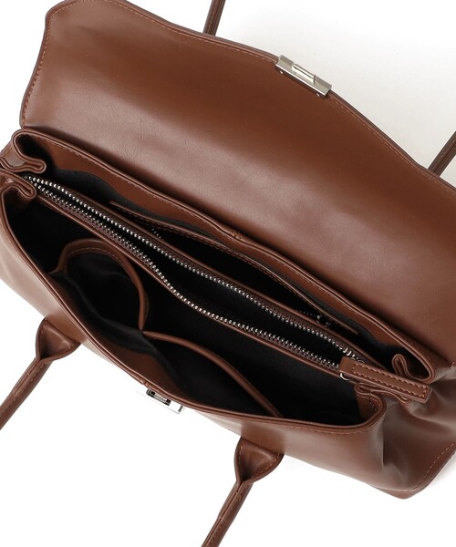 SHIPS(シップス)の「【WEB限定】George Cinq:SHOULDER BAG(S)(ショルダーバッグ・レディース・キャメル/ブラック・ONE SIZE)」の5枚目の写真