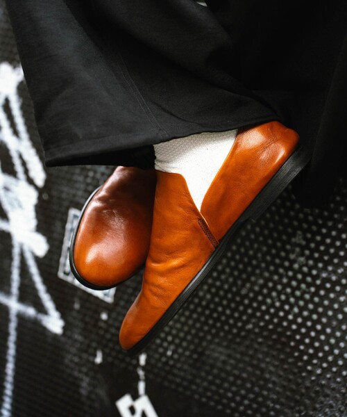alfredoBANNISTER（アルフレッドバニスター）の「【26S/S 新色追加】ソフトレザー ドレープシューズ / スリッポンシューズ（スリッポン・メンズ・キャメル/ブラック/ネイビー/ワイン・41/40/39/45/44/43/42）」の16枚目の写真
