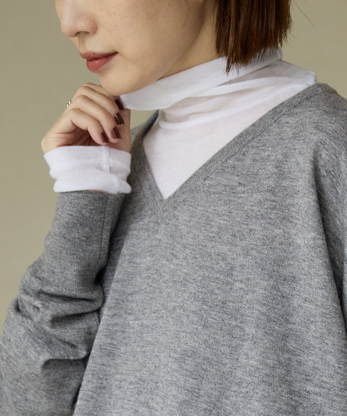 IENA（イエナ）の「《追加3》リヨセルカシミヤタートルネック（Tシャツ/カットソー・レディース・ブラック/ライトグレー/ホワイト/ピンク・FREE）」の2枚目の写真