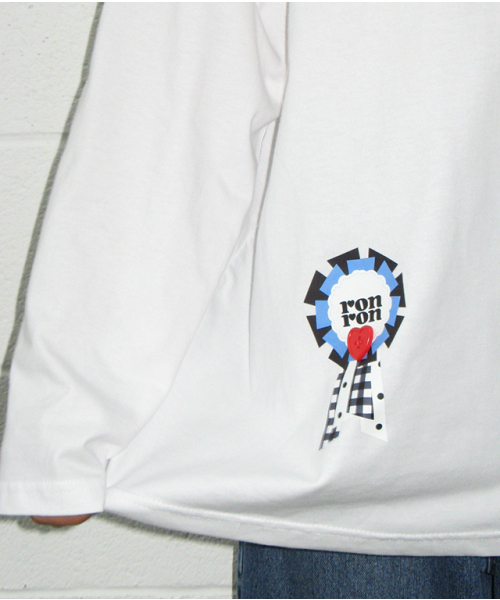 RONRON(ロンロン)の「ROSETTE BUTTON OVER FIT LONG SLEEVE WHITE(Tシャツ/カットソー・レディース・その他・FREE)」の4枚目の写真