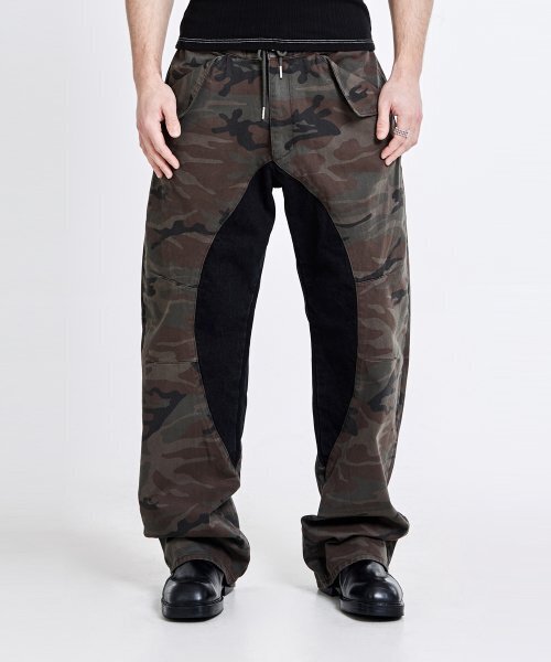 51%(フィフティーワンパーセント)の「Lining cargo pants - camo black(デニムパンツ・メンズ・その他・L/M)」の1枚目の写真