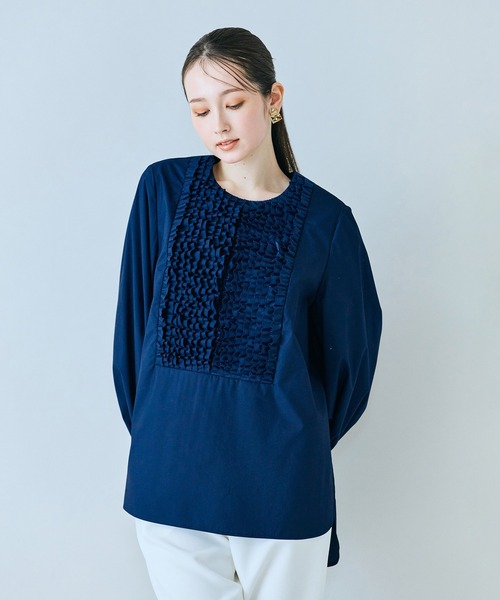 Audie a Muses（オーディアミューズ）の「フロントフリルレイヤードブラウス（シャツ/ブラウス・レディース・ネイビー/オフホワイト/ブルー・42/38）」の2枚目の写真