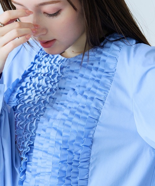 Audie a Muses（オーディアミューズ）の「フロントフリルレイヤードブラウス（シャツ/ブラウス・レディース・ネイビー/オフホワイト/ブルー・42/38）」の5枚目の写真