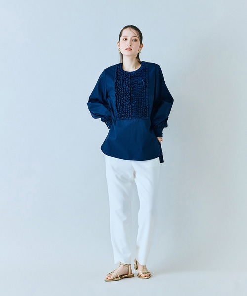Audie a Muses（オーディアミューズ）の「フロントフリルレイヤードブラウス（シャツ/ブラウス・レディース・ネイビー/オフホワイト/ブルー・42/38）」の20枚目の写真