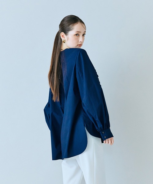 Audie a Muses（オーディアミューズ）の「フロントフリルレイヤードブラウス（シャツ/ブラウス・レディース・ネイビー/オフホワイト/ブルー・42/38）」の18枚目の写真