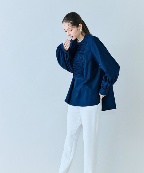 Audie a Muses（オーディアミューズ）の「フロントフリルレイヤードブラウス（シャツ/ブラウス・レディース・ネイビー/オフホワイト/ブルー・42/38）」の21枚目の写真