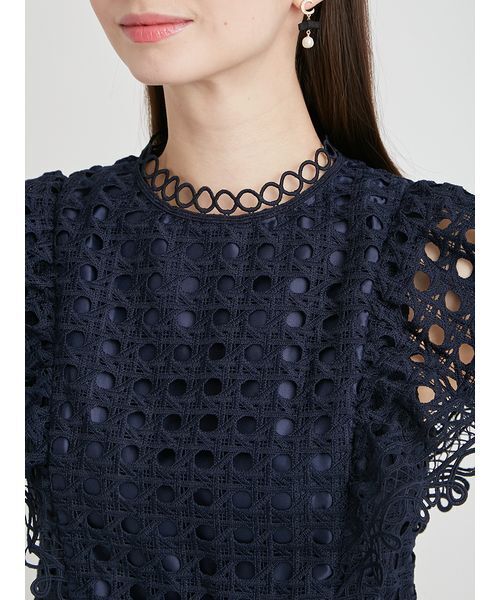 CELFORD（セルフォード）の「【セットアップ対応】ジオメトリックパターンレースブラウス（シャツ/ブラウス・レディース・サックスブルー/オフホワイト/ダークネイビー・36/38）」の9枚目の写真