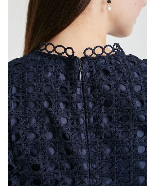 CELFORD（セルフォード）の「【セットアップ対応】ジオメトリックパターンレースブラウス（シャツ/ブラウス・レディース・サックスブルー/オフホワイト/ダークネイビー・36/38）」の12枚目の写真