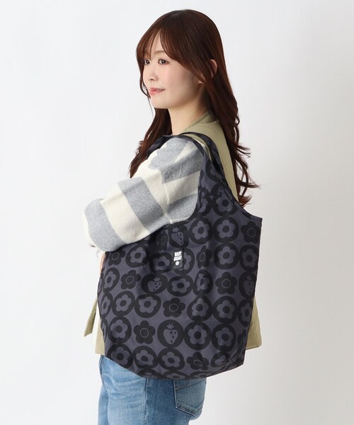 one'sterrace(ワンズテラス)の「MARY QUANT エコバッグ イチゴ 箱入り(エコバッグ/サブバッグ・レディース・レッド系9/ブラック系8・99)」の17枚目の写真