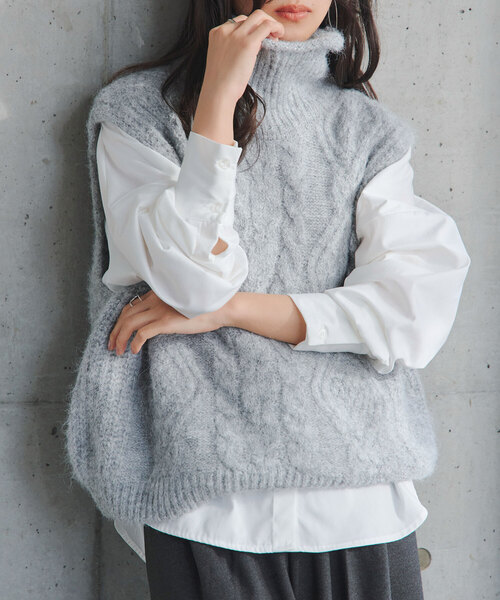 KOBE LETTUCE（コウベレタス）の「ケーブルハイネックニットベスト（ベスト・レディース・グレー/オレンジ/アイボリー・M）」の2枚目の写真