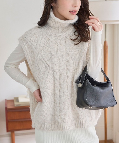 KOBE LETTUCE（コウベレタス）の「ケーブルハイネックニットベスト（ベスト・レディース・グレー/オレンジ/アイボリー・M）」の4枚目の写真