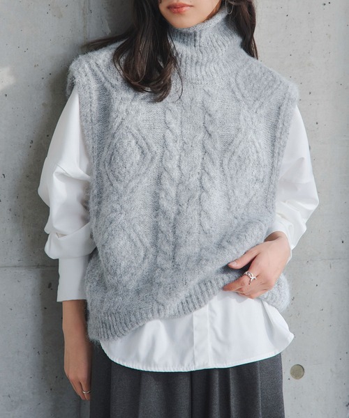 KOBE LETTUCE（コウベレタス）の「ケーブルハイネックニットベスト（ベスト・レディース・グレー/オレンジ/アイボリー・M）」の5枚目の写真