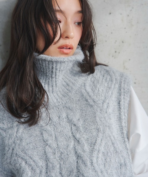 KOBE LETTUCE（コウベレタス）の「ケーブルハイネックニットベスト（ベスト・レディース・グレー/オレンジ/アイボリー・M）」の6枚目の写真