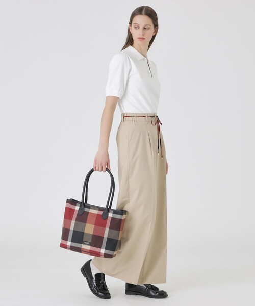 BLUE LABEL CRESTBRIDGE(ブルーレーベルクレストブリッジ)の「クレストブリッジチェックPVCトート(トートバッグ・レディース・レッド/ベージュ系その他・FREE)」の4枚目の写真