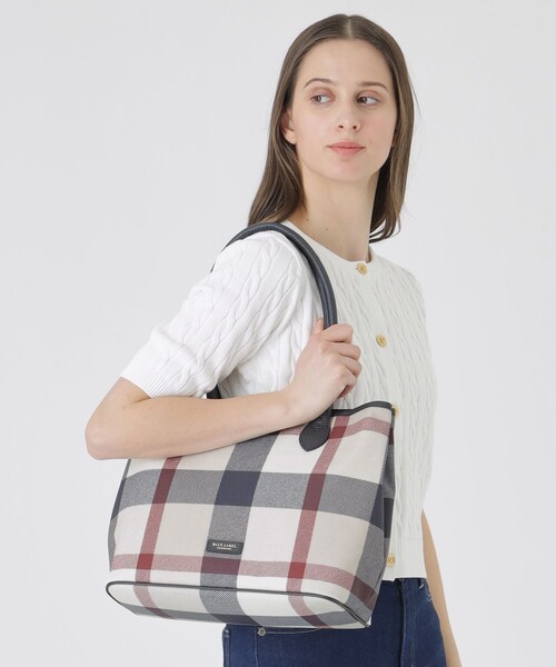 BLUE LABEL CRESTBRIDGE(ブルーレーベルクレストブリッジ)の「クレストブリッジチェックPVCトート(トートバッグ・レディース・レッド/ベージュ系その他・FREE)」の10枚目の写真