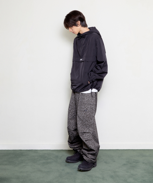 LMCの「OG ESSENTIAL ANORAK JACKET black(ナイロンジャケット・レディース・その他・SMALL/MEDIUM/LARGE)」の2枚目の写真