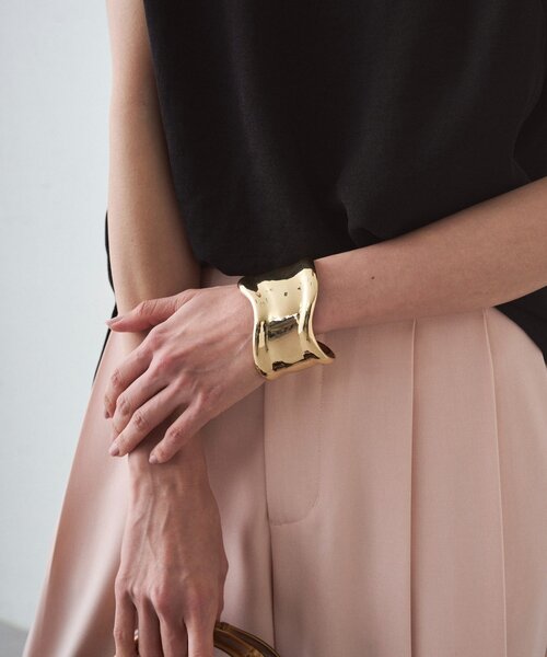 LOUNGEDRESS（ラウンジドレス）の「【GALENA/ガレナ】ワイドウェーブバングル（ブレスレット・レディース・シルバー/ゴールド・FREE）」の6枚目の写真