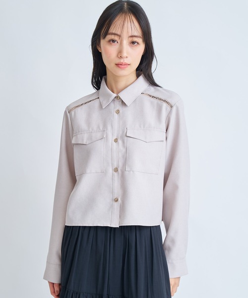 NOELA(ノエラ)の「ビッグポケットクロップドシャツ(シャツ/ブラウス・レディース・ベージュ/オフホワイト/ダークインディゴブルー・フリー)」の1枚目の写真