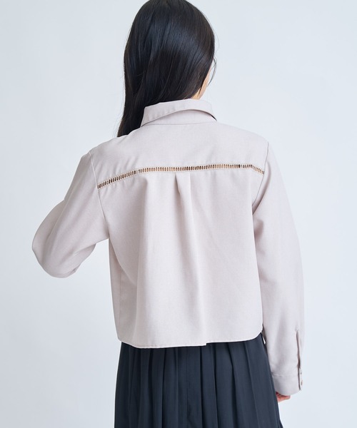 NOELA(ノエラ)の「ビッグポケットクロップドシャツ(シャツ/ブラウス・レディース・ベージュ/オフホワイト/ダークインディゴブルー・フリー)」の13枚目の写真