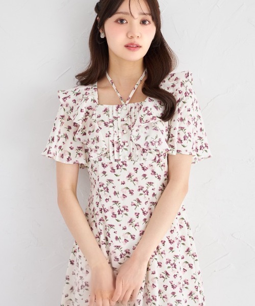 セール】【ZOZO限定】ネックリボン付きラッフルフリル小花柄ワンピース