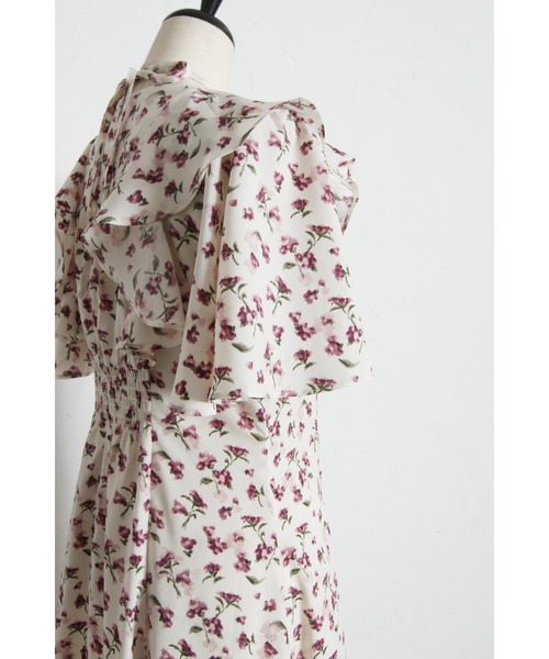 セール】【ZOZO限定】ネックリボン付きラッフルフリル小花柄ワンピース