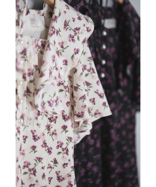 tocco closet（トッコ　クローゼット）の「【ZOZO限定】ネックリボン付きラッフルフリル小花柄ワンピース（ワンピース・レディース・ブラック/オフホワイト・M）」の19枚目の写真