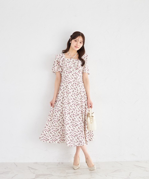tocco closet（トッコ　クローゼット）の「【ZOZO限定】ネックリボン付きラッフルフリル小花柄ワンピース（ワンピース・レディース・ブラック/オフホワイト・M）」の4枚目の写真