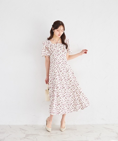tocco closet（トッコ　クローゼット）の「【ZOZO限定】ネックリボン付きラッフルフリル小花柄ワンピース（ワンピース・レディース・ブラック/オフホワイト・M）」の5枚目の写真