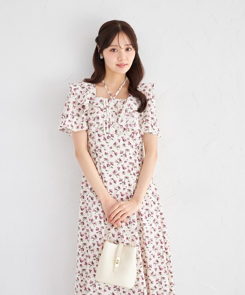 tocco closet（トッコ　クローゼット）の「【ZOZO限定】ネックリボン付きラッフルフリル小花柄ワンピース（ワンピース・レディース・ブラック/オフホワイト・M）」の8枚目の写真