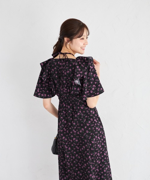 tocco closet（トッコ　クローゼット）の「【ZOZO限定】ネックリボン付きラッフルフリル小花柄ワンピース（ワンピース・レディース・ブラック/オフホワイト・M）」の17枚目の写真