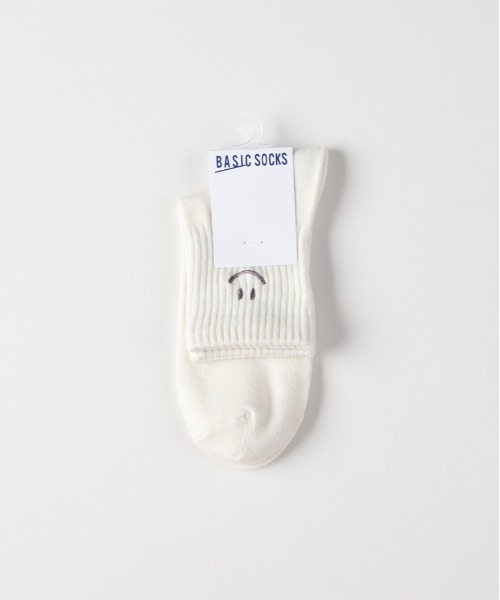 Right-on(ライトオン)の「【BASIC SOCKS】Qスマイル刺繍ソックス (遊び心 / 心地よいフィット / 大人カジュアル / ロングシーズン)(ソックス/靴下・レディース・グリーン/イエロー/オフホワイト/グレー/ブラック・フリー)」の2枚目の写真